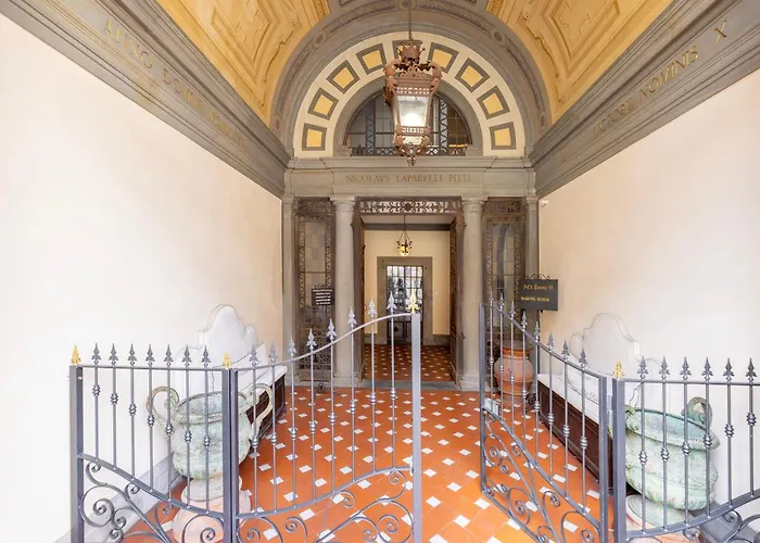 Pitti 13 Residenza D'epoca ゲストハウス 4*
