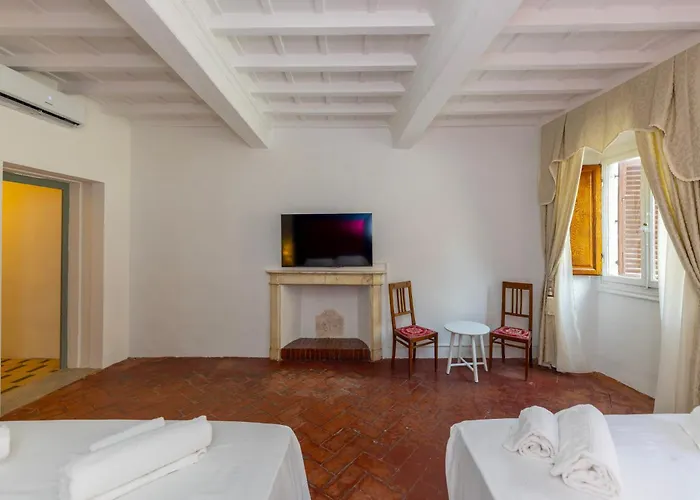 Pitti 13 Residenza D'epoca ゲストハウス 4*